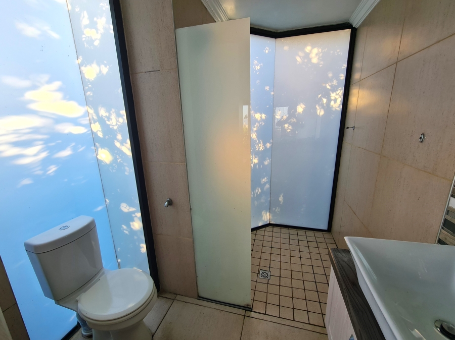 8 Bedroom Property for Sale in Paradise Beach Eastern Cape